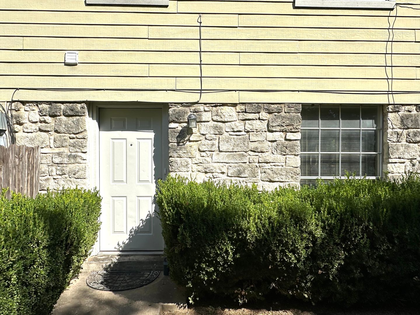 2203 CREEKSIDE LN