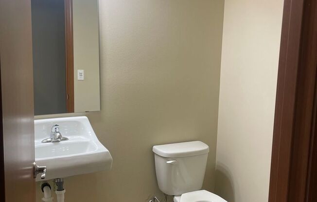 Ambaum Place II | Modern Studio and 1 Bedroom Layouts w/ In-Unit Laundry