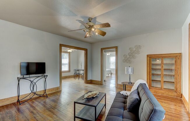 2 beds, 1 bath, 1,100 sqft, $995, Unit 2521