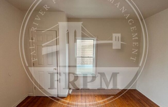 3 beds, 1 bath, $1,400, Unit Unit 3E