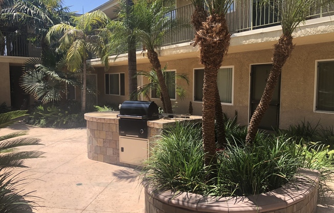 2 beds, 1 bath, 940 sqft, $2,495, Unit 04