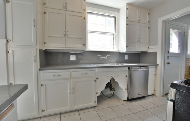 Charming 3 Bedroom 1 Bath Home in Prestigious Willow Glen Location!