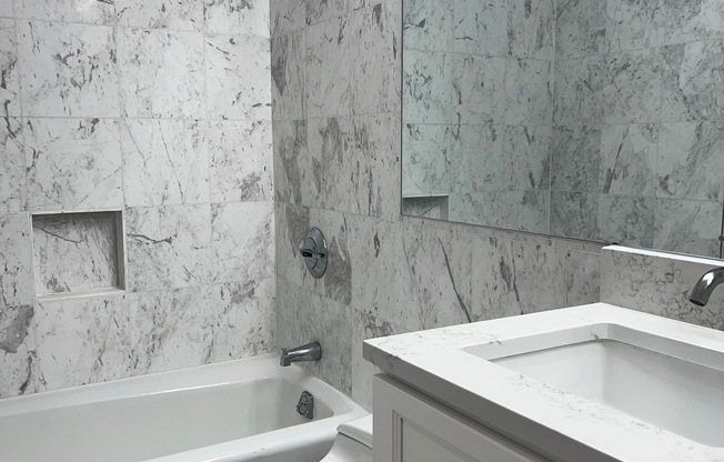 Studio, 1 bath, 636 sqft, $4,600, Unit 5O