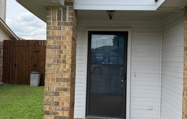 304 GREGORY LN