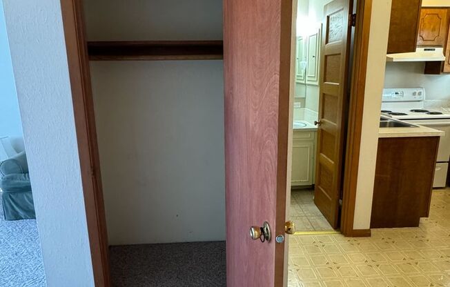 1 bed, 1 bath, $700, Unit 3