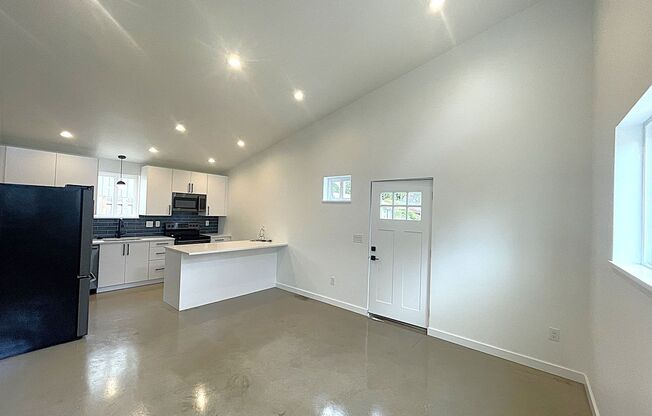 Brand New - 2 bedroom, AC, Full Kitchen, Laundry Hookup