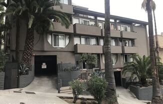 1944 Whitley Ave