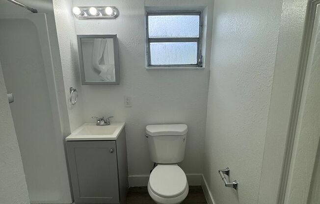 2 beds, 1 bath, 850 sqft, $1,995, Unit 6036-8