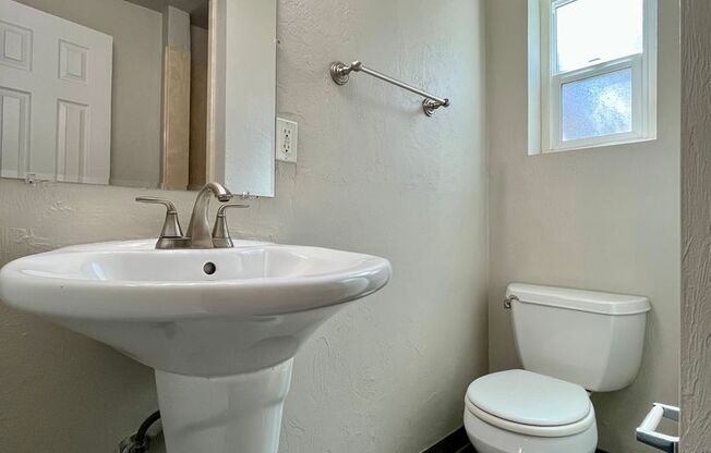 (DUP)  Studio Apartment - Close to Campus
