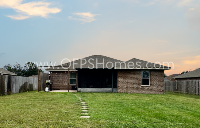 4 beds, 2 baths, $2,200