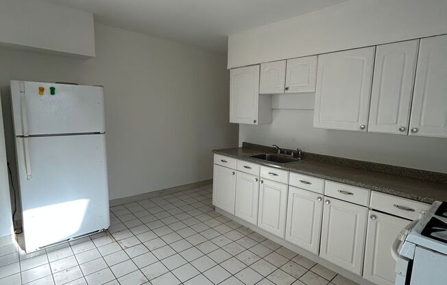 3 beds, 1 bath, $2,400