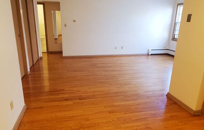 1 bed, 1 bath, $1,095, Unit 202