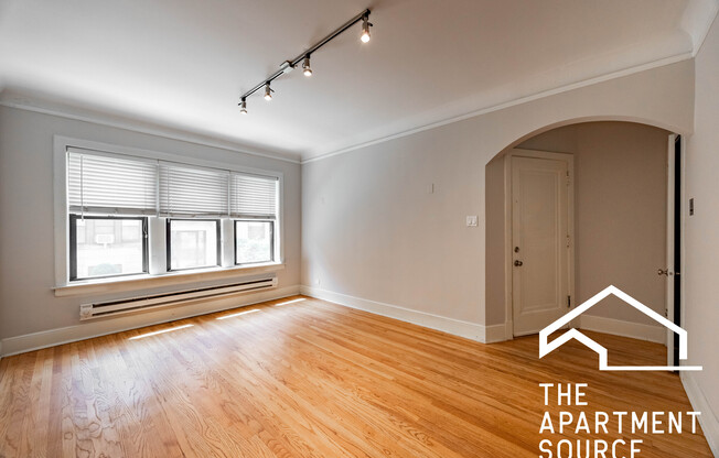 2325.5 N. Rockwell, Unit 3A
