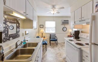2 beds, 1 bath, 830 sqft, $1,000, Unit 600-3C