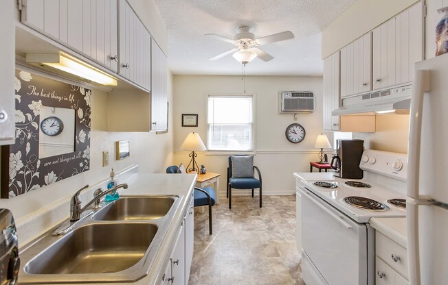 2 beds, 1 bath, 830 sqft, $1,000, Unit 600-3C