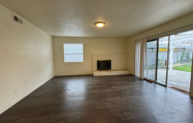 Spacious floor plans 3bedroom, 2bath in a quiet neighborhood.