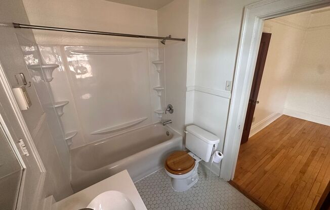1 bed, 1 bath, 662 sqft, $1,175, Unit A31