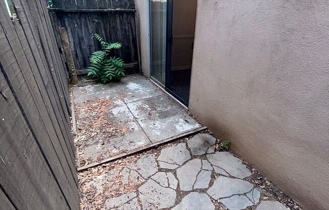 2 beds, 1.5 baths, 950 sqft, $1,975, Unit Apt. 12