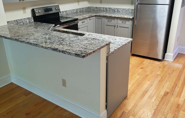 Cozy 1BR in historic Bingham Place building on North St in Bristol!