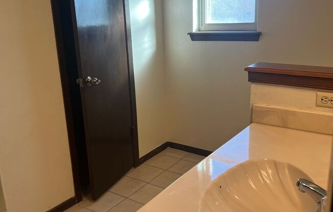 3 beds, 2 baths, $2,300