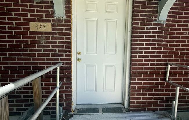 Spacious 2 Bed / 1 Bath Quadplex Near Downtown Wichita- $775