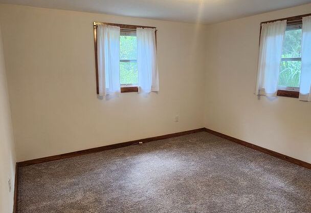 3 beds, 1 bath, $1,700