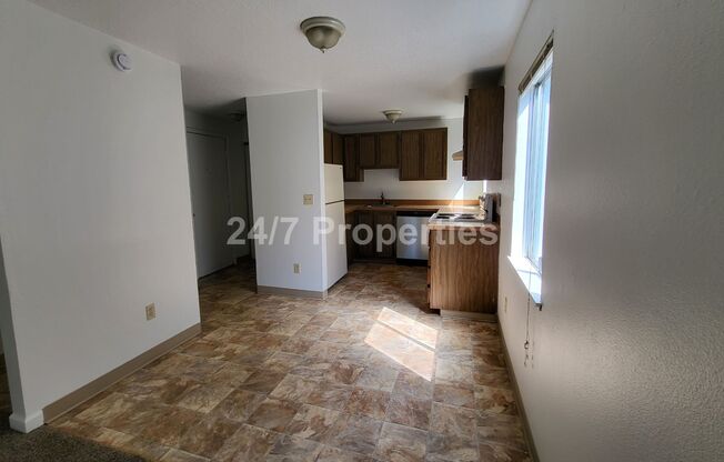 1 BD | 1 BA with Private Back Porch - SE PDX