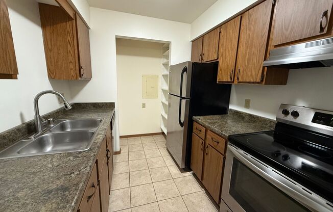 2 beds, 1 bath, 965 sqft, $1,750, Unit 7533CC