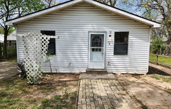 Spacious 2-Bedroom, 1-Bathroom Home AVAILABLE NOW!!