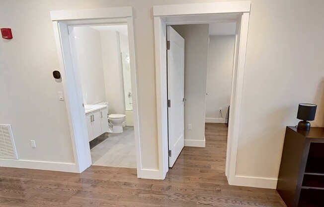 1 bed, 1 bath, $3,200, Unit 305