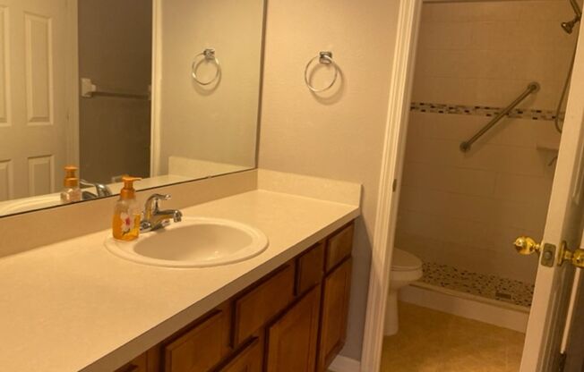 3 beds, 2 baths, $1,850, Unit Unit A