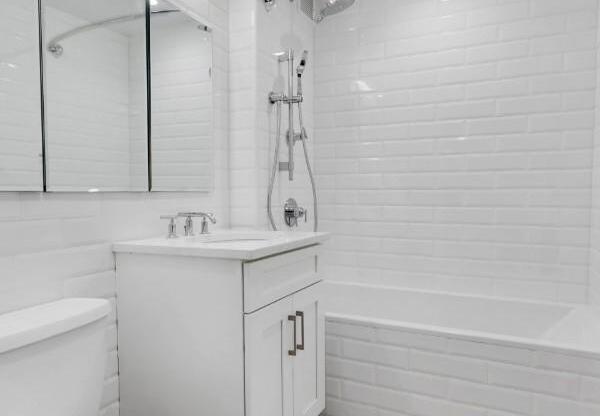 1330 5 AVE