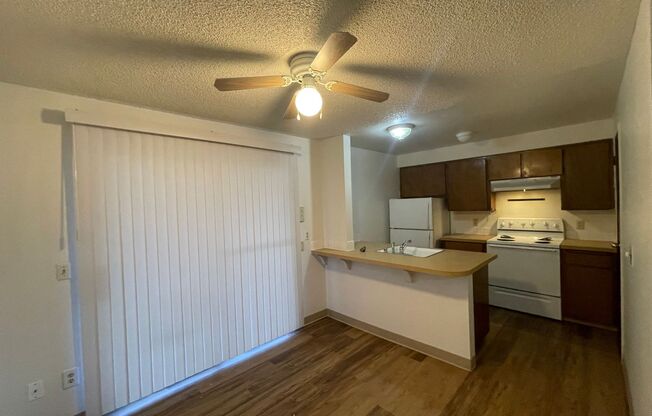 2 beds, 1 bath, 800 sqft, $1,100, Unit 6133