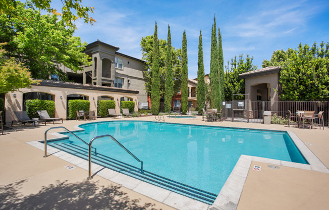 Pool l Villagio Luxury Apartment In Sacramento CA