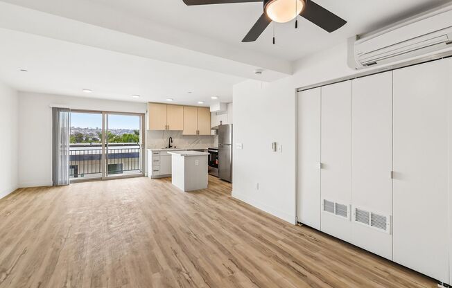 2 beds, 2.5 baths, 991 sqft, $4,195, Unit 2330-215