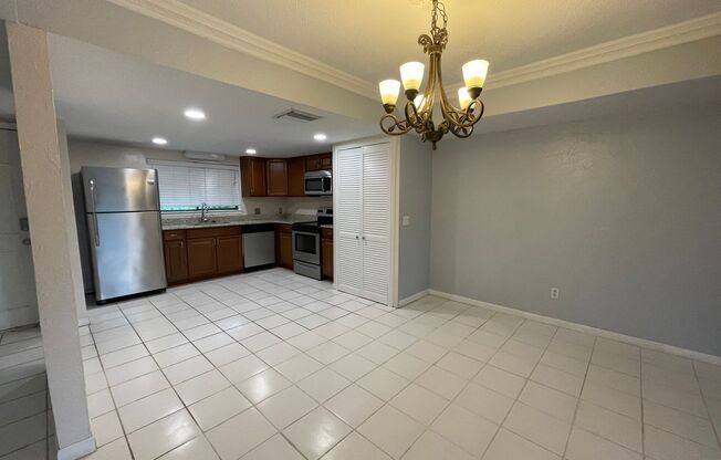 710 RAYMOND CIR