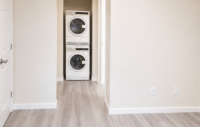 2 beds, 2 baths, 900 sqft, $2,300, Unit 9658-08