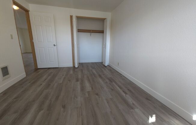 2 beds, 1 bath, 875 sqft, $1,350, Unit 127-38
