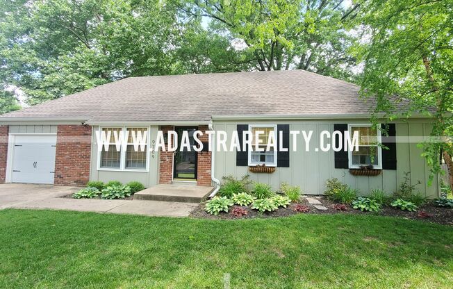 Beautiful Home in the Heart of Overland Park-Available in MAY!!