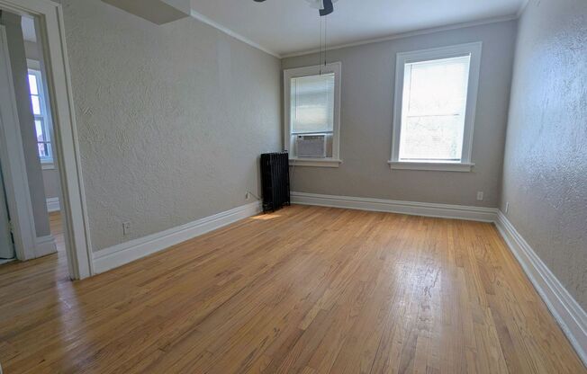 Move-In Special! Freshly Updated Southampton 1 Bedroom