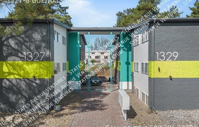 1327 8 GOETHALS DR