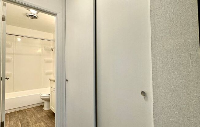 1 bed, 1 bath, 650 sqft, $1,299, Unit 28