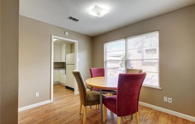 3 beds, 1 bath, $2,595, Unit Unit B