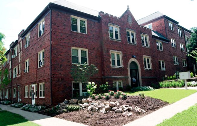 1 bed, 1 bath, 650 sqft, $995, Unit DNS DNR Unit 110 A900