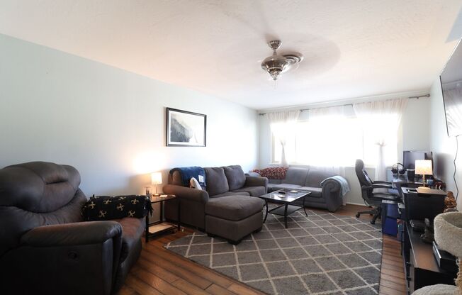 3 beds, 2 baths, $2,000