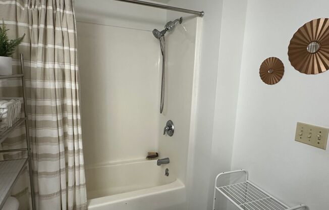 2 beds, 1 bath, 914 sqft, $1,750, Unit 504