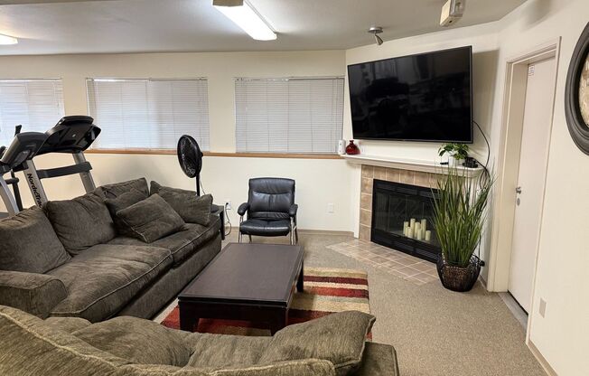 1 bed, 1 bath, 700 sqft, $1,699, Unit B102