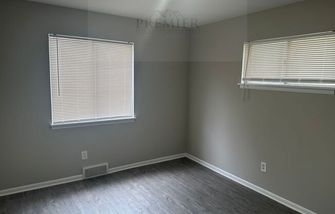 2 beds, 1 bath, $875, Unit 8038