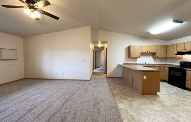 3 beds, 2 baths, 1,547 sqft, $1,690, Unit RT 7015-20