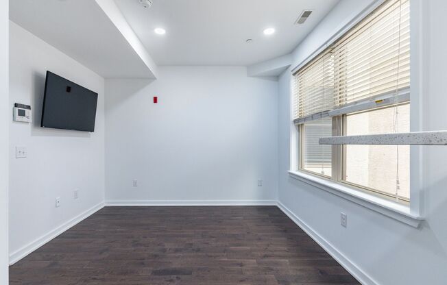 3 beds, 2 baths, 150 sqft, $1,975, Unit 1409-304